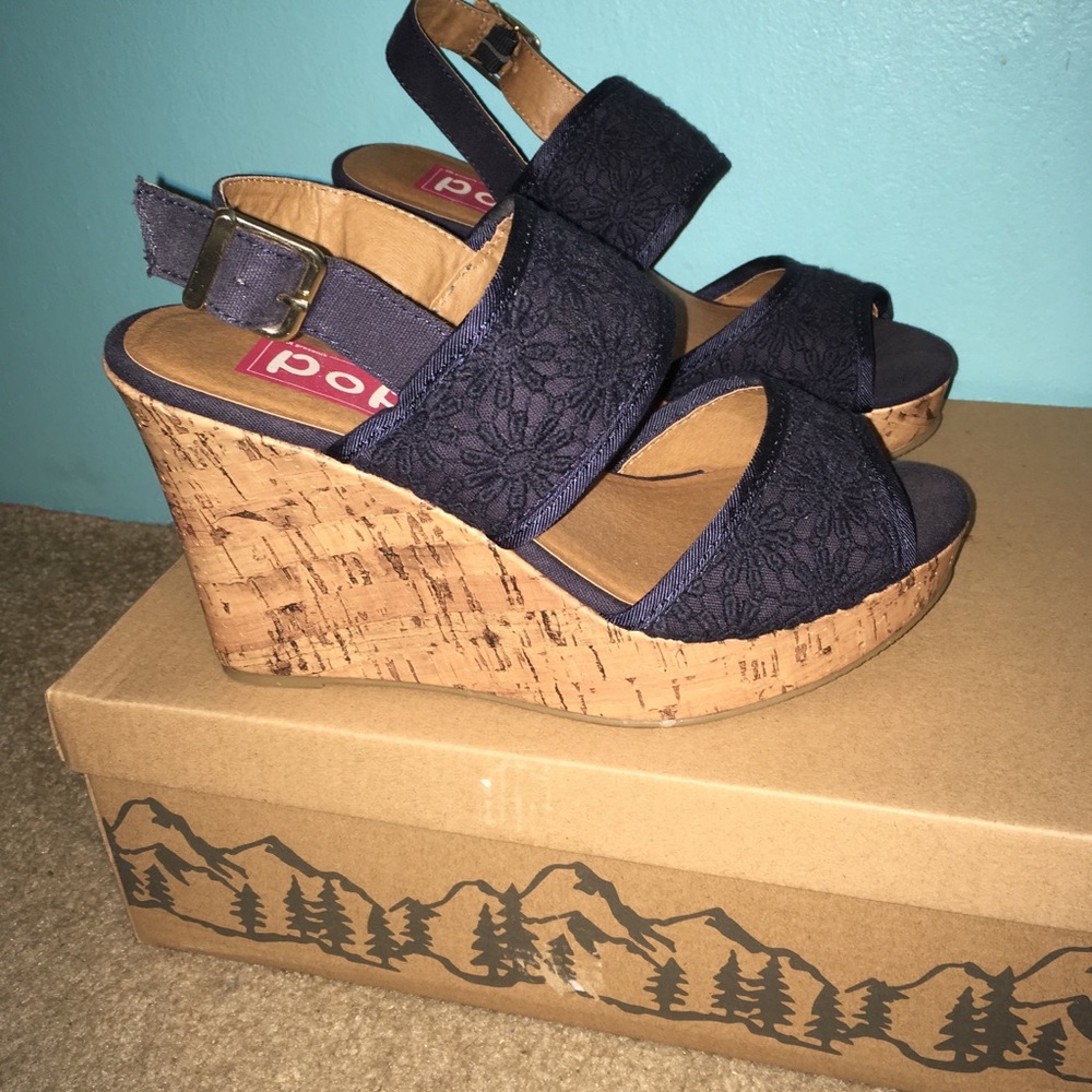 Flower design wedges